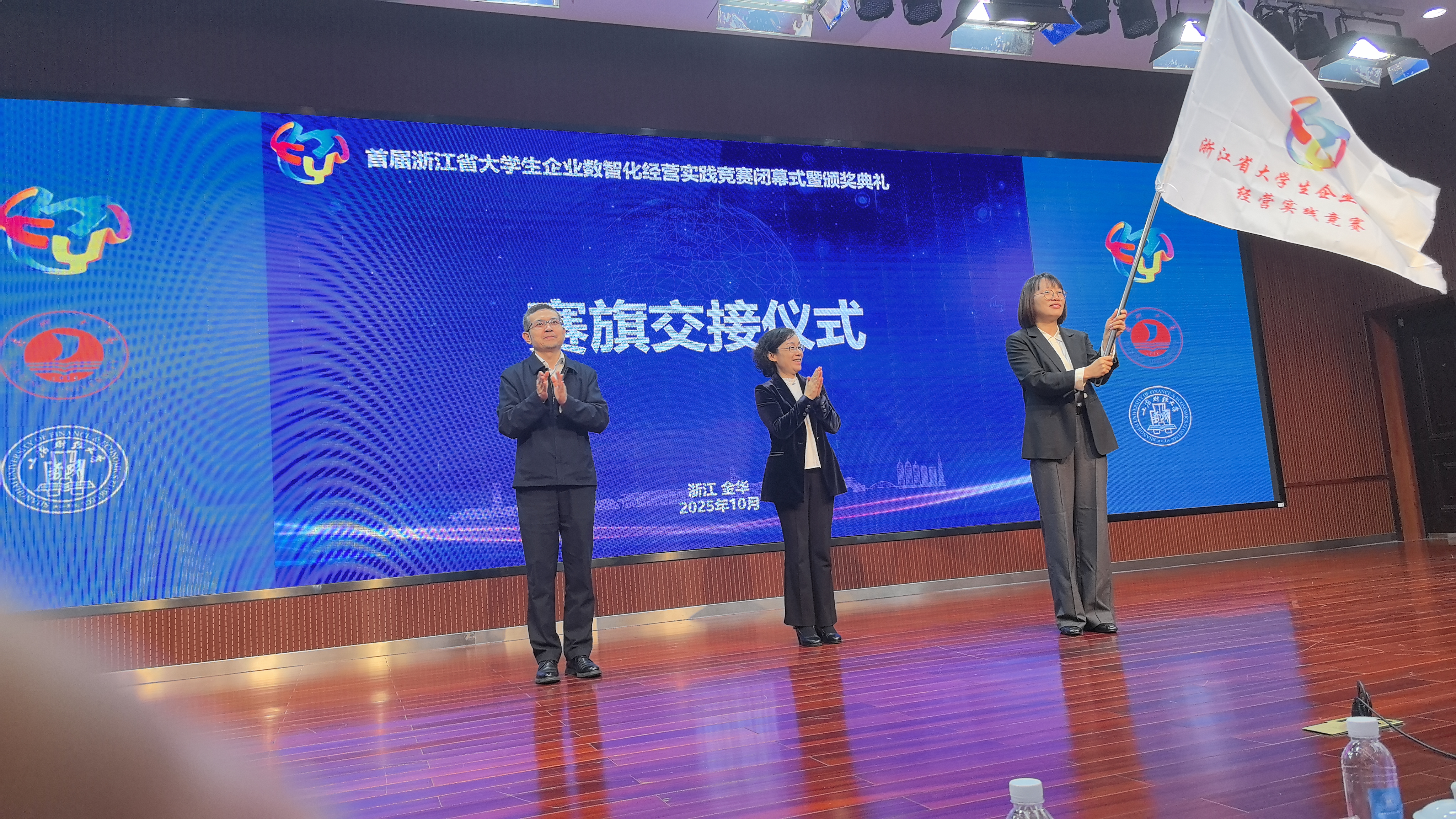 转发--商院速递 | 焕新升级...